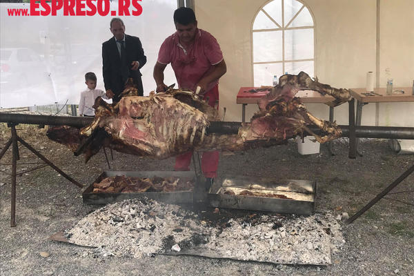 PEKLI SMO VOLA OD 500 KILA na svadbi Prije i Filipa, a KUVAR nam je otkrio šta se služi u ponoć, a nije torta! (FOTO)(VIDEO)