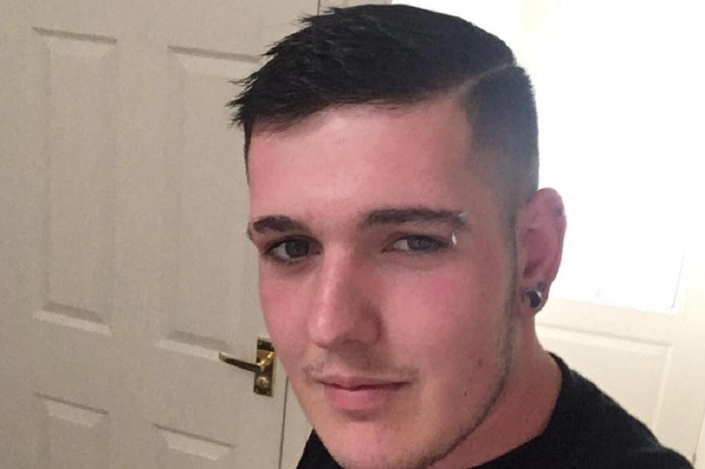 SIN DOBIO ZABRANU KONTAKTIRANJA RODITELJA: Zbog ovoga ne sme narednih PET godina da im priđe a svi smo to nekada radili! (FOTO)