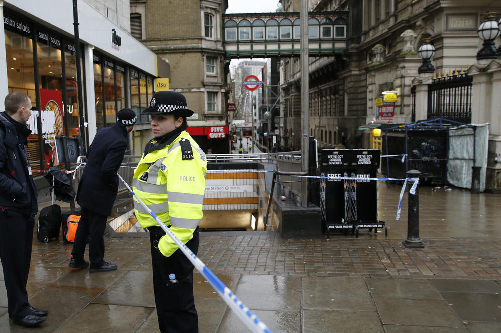 OPŠTA PANIKA U LONDONU: Pronađen sumnjiv paket, policija je BLOKIRALA sve ulice, čuje se i PUCNJAVA!
