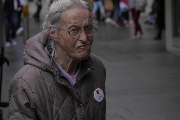 POSLALA JE ĆERKU KOD ZLE SVEKRVE NA VIKEND: Nije mogla naslutiti šta će URADITI, od BESA je ČUPALA KOSU SA GLAVE