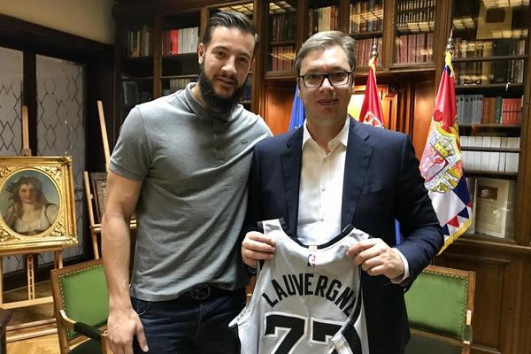 VUČIĆ SE SASTAO SA NBA KOŠARKAŠEM! Lovernj: Kad završim karijeru, živeću u Srbiji!