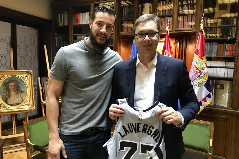 VUČIĆ SE SASTAO SA NBA KOŠARKAŠEM! Lovernj: Kad završim karijeru, živeću u Srbiji!