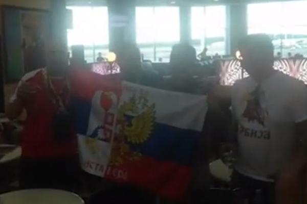 ODJEKUJE CELIM KALINJINGRADOM PESMA SRBA: Od ovih ovih stihova nema Srbina koga ne podilaze žmarci! (VIDEO)