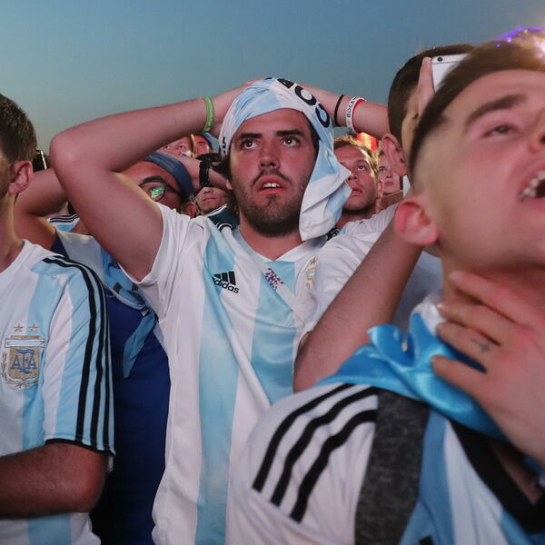 ONO KADA SU NAVIJAČI DEO IGRE! Skandirali treneru da ubaci jednog igrača, NA KRAJU POBEDILI 2:0