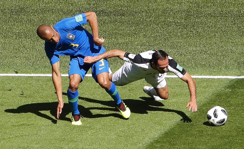 Miranda u duelu sa Gabrijelom Žesusom  