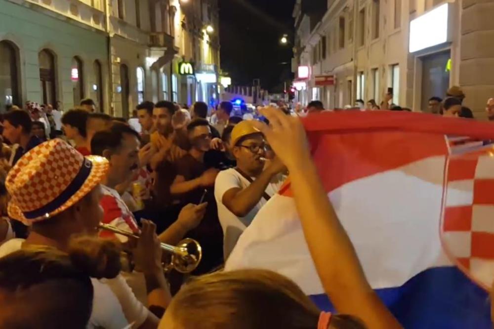 U PULI SE SLAVILO UZ TRUBAČE! Ulicama grada je odjekivao Đurđevdan, dok je po istima zujao Jugo 45! (VIDEO)