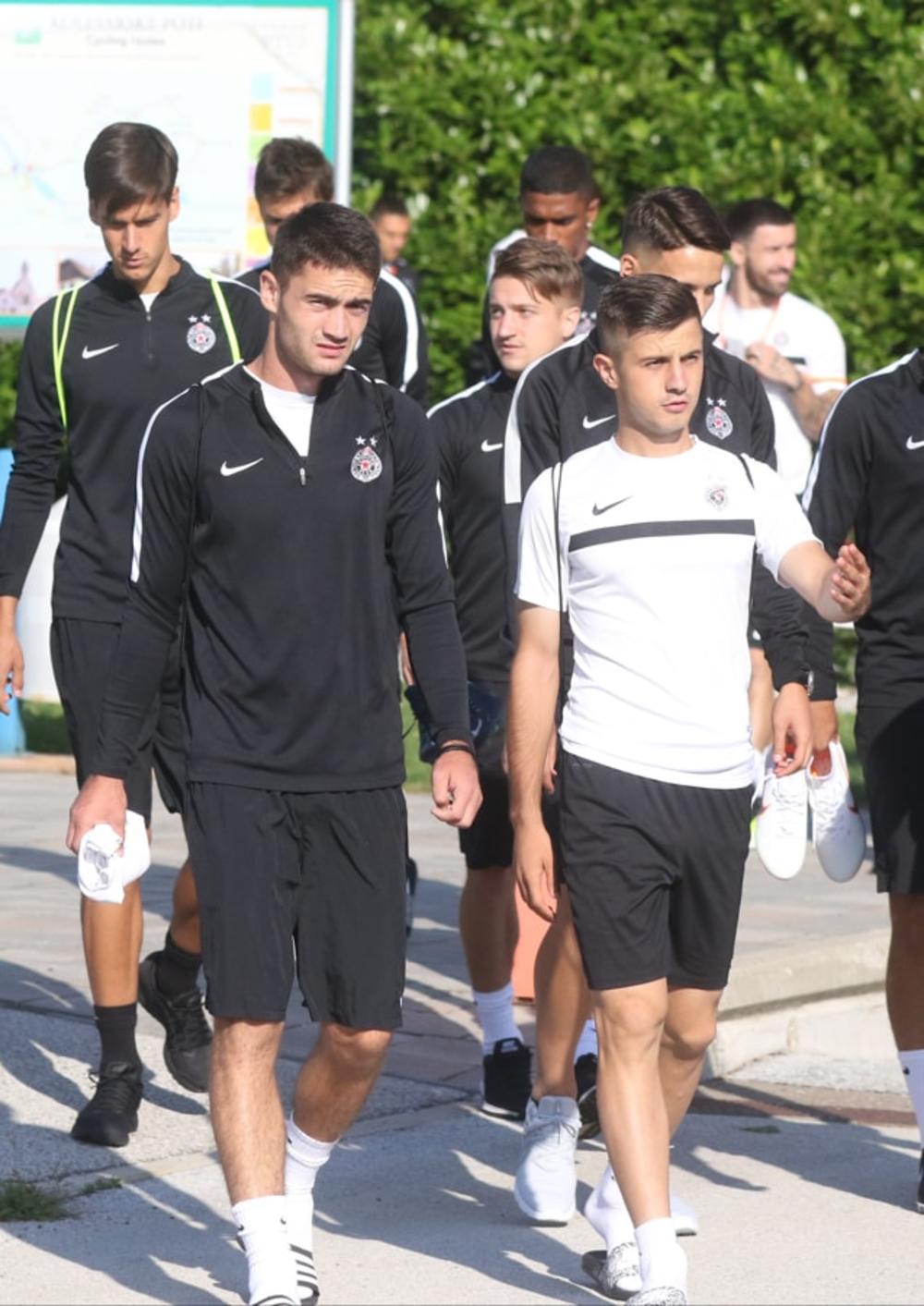 Igrači partizana stižu u kompleks