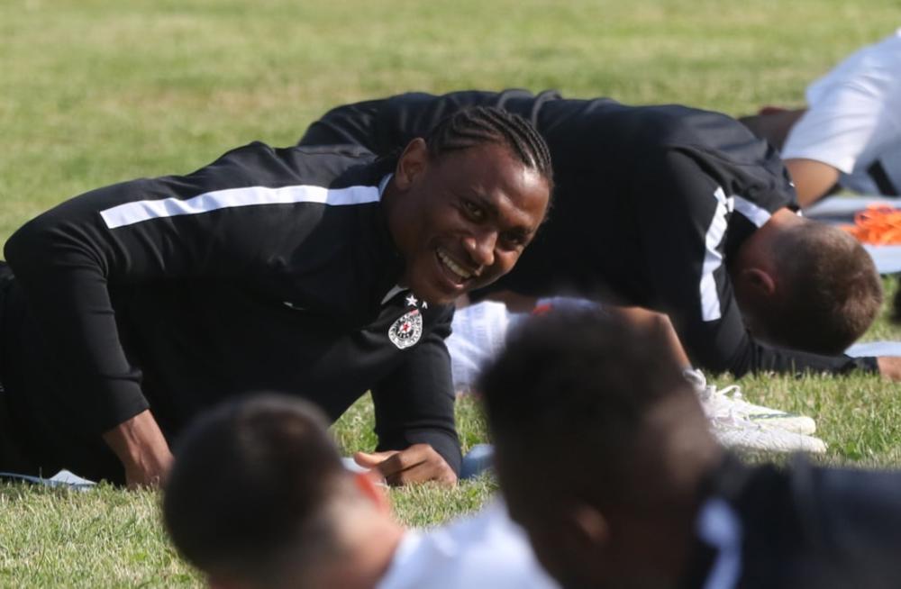 Raspoloženi tavamba i njegova nova frizura