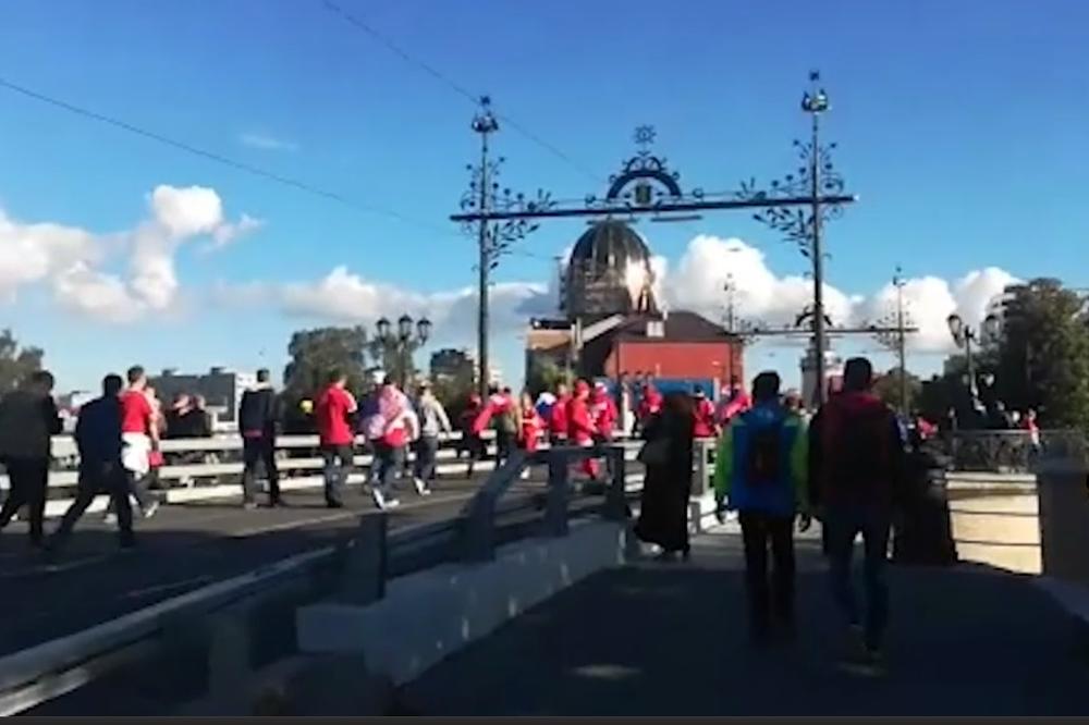 KORTEO U KALINJINGRADU! Srpski navijači privukli pažnju cele Rusije pred meč sa Švajcarskom! (VIDEO)