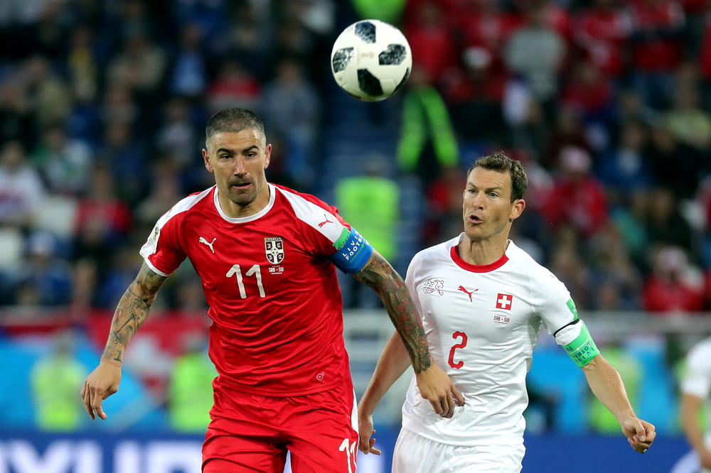 KAO DA SU NAMA STAVILI DA SUDI CRNOGORAC! Kolarov poludeo zbog nepravde u Kalinjingradu! (FOTO)