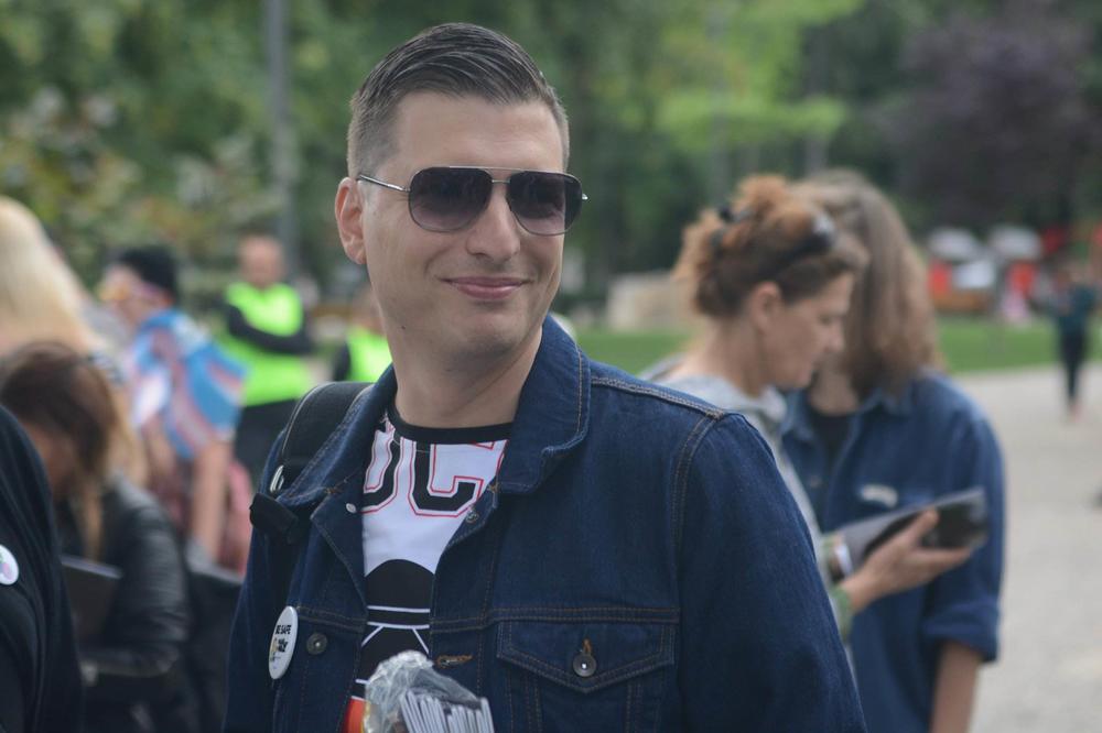 PONOS JE REAKCIJA NA MALTRETIRANJE I HOMOFOBIJU! Azdejković na PRAJDU poručio LGBT osobama da ne treba da se STIDE! (VIDEO)