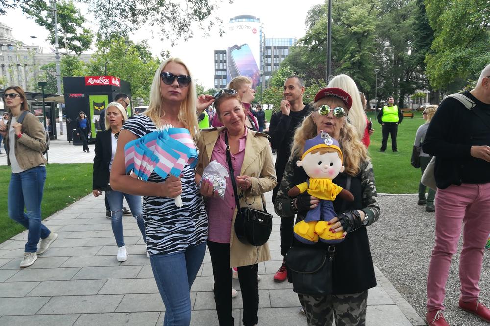 ONA JE PROTIV SVEGA U SRBIJI: Zaštitno lice svakog PROTESTA danas priča drugu PRIČU!