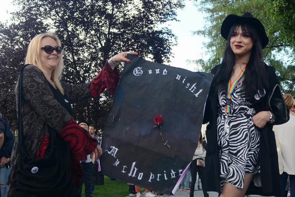 KAD SMO JE UGLEDALI BILI SMO UBEĐENI DA JE NA ČELU GEJ PARADE BIVŠA DEVOJKA VELJKA RAŽNATOVIĆA: Ovaj transvestit je KLON Ksenije Bujišić! ŠOK! (FOTO)