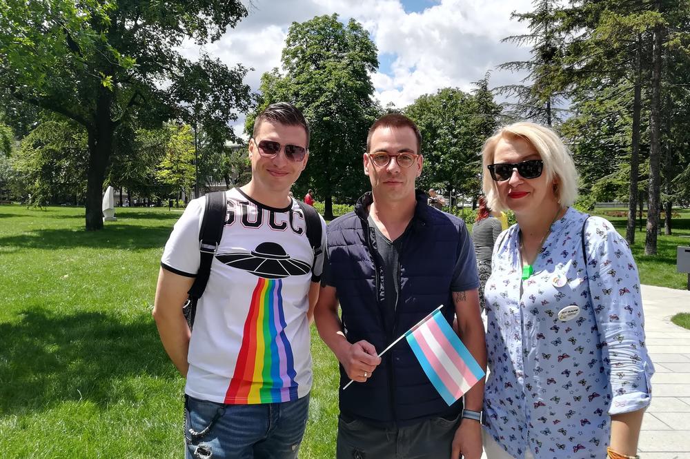 JEDINI POLITIČAR NA PRAJDU! Marko Bastać prošetao na PARADI i poručio da možemo živeti zajedno! (VIDEO)