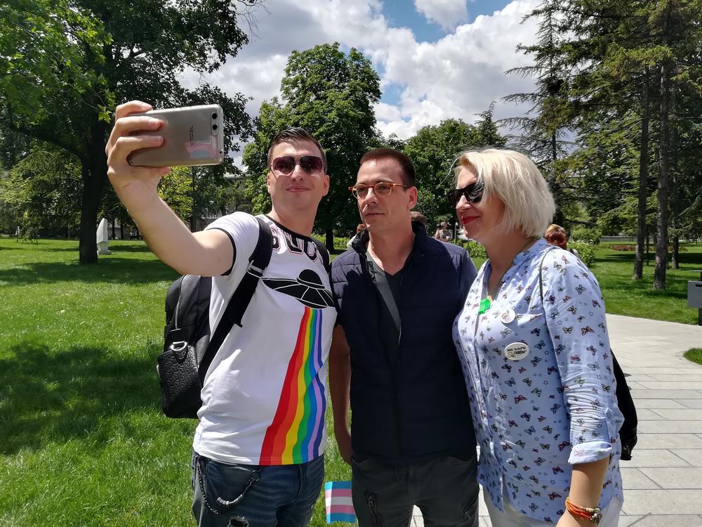 Marko Bastać među učesnicima Parade  