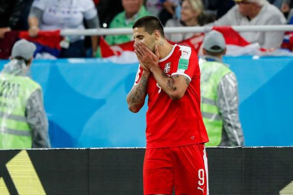 MITROVIĆ NAPUŠTA SAIGRAČE: Srpski reprezentativac ima druge planove! (FOTO)