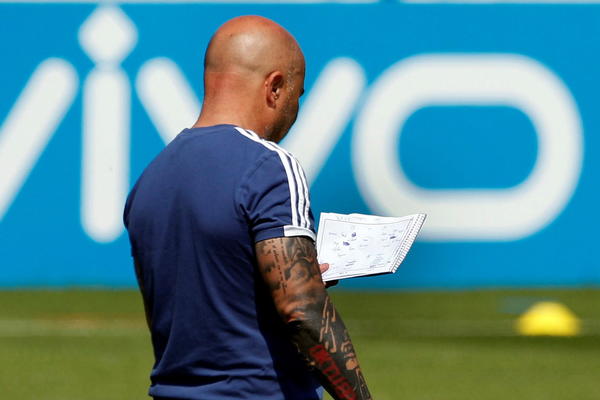 TAKO SE TO RADI: Argentinski novinari razapinju Sampaolija posle poraza od Hrvatske! Procurela taktika za meč sa Nigerijom! (FOTO)