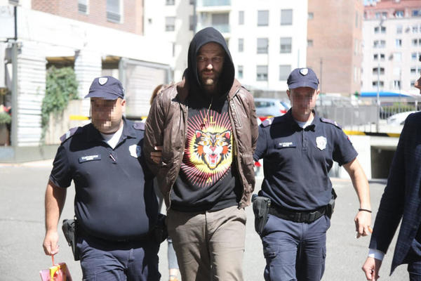 DARKO KOSTIĆ PRIVEDEN U CENTRU BEOGRADA! Kreator LOMIO i razbijao inventar, OPŠTI SKANDAL!