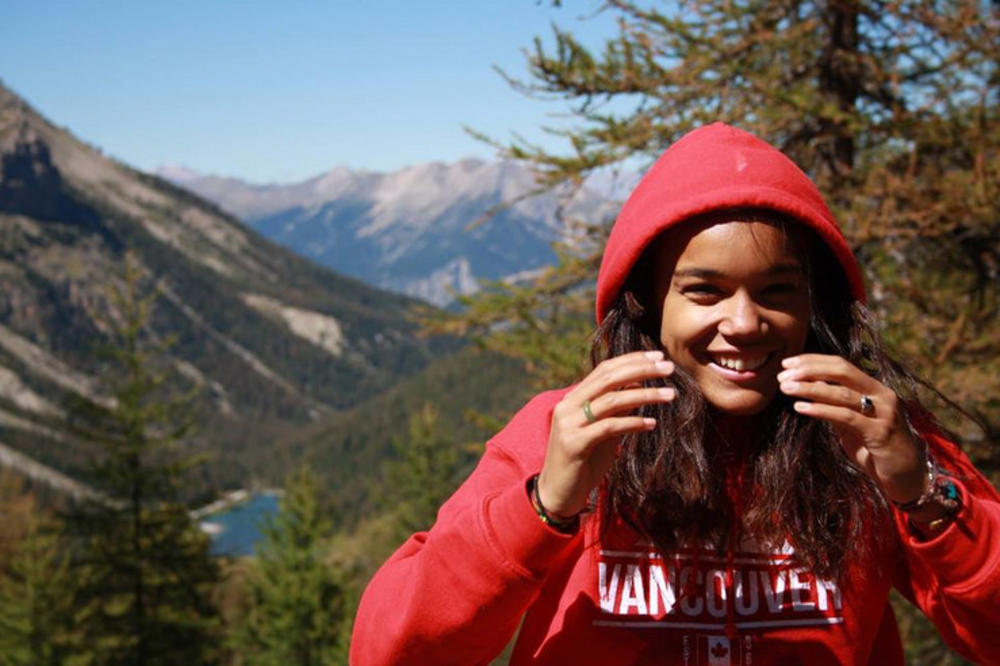 DŽOGIRALA NA PLAŽI I ZAVRŠILA U ZATVORU! Neverovatna priča devojke koja je slučajno prešla granicu