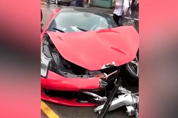 DOBRO BRE ŽENO, GDE TI JE GLAVA? Iznajmila FERARI i posle par metara ga RAZVALILA na KOMADE! Nama je žao dok gledamo (VIDEO)