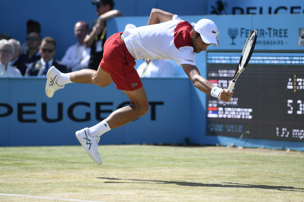 Dok se Vimbldon bliži, Novak Đoković uživa u travi! (FOTO) (VIDEO)