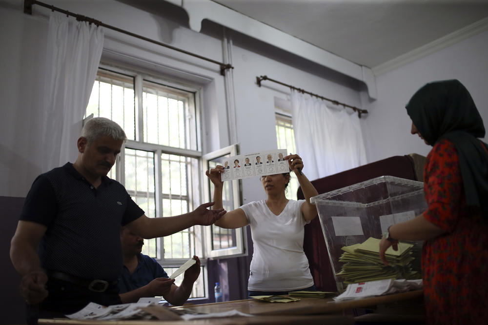 REZULTATI IZBORA U TURSKOJ: Glasalo preko 56 miliona Turaka Erdogan ubedljivo vodi! (FOTO)