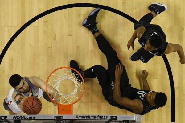 HOĆE LI RISTIĆ I EJTON PONOVO NOSITI DRES ISTOG TIMA?!  Srpski košarkaš na probi u Finiksu! (FOTO) (VIDEO)