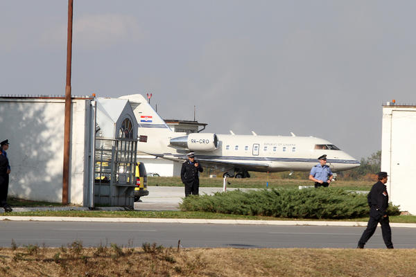 PANIKA NAD MINHENOM: Hrvatski avion morao prinudno da sleti odmah nakon poletanja!