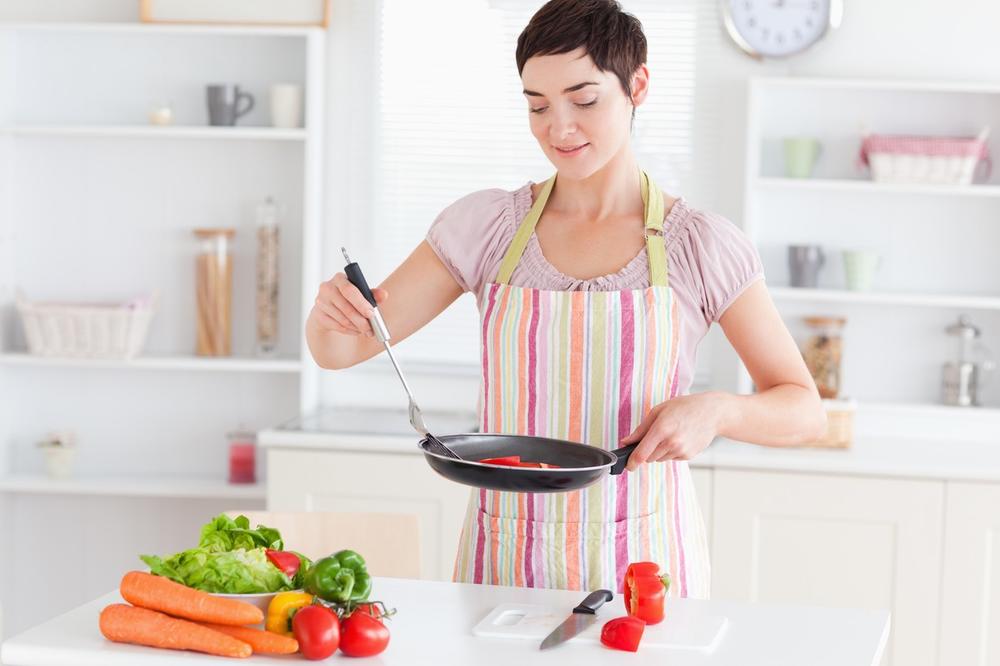 KUVALA JE OVA DVA SASTOJKA ZAJEDNO, I PREPOLOVILA SE: Ovo je MAGIČNA FORMULA za brzo skidanje kilograma!