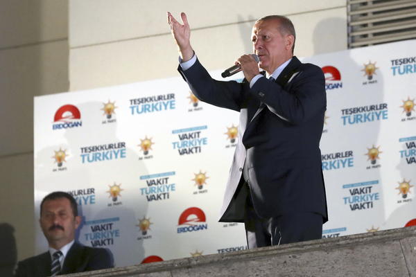 TURSKA JE U RUKAMA ERDOGANA! Trijumfovao na izborima, a zbog promena USTAVA može biti predsednik još 10 GODINA!