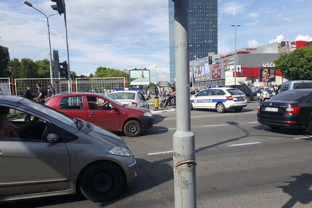 SAOBRAĆAJNA NESREĆA KOD UŠĆA: Automobil udario pešaka na Novom Beogradu! (FOTO)