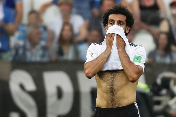 TRAGEDIJA USRED PRENOSA UŽIVO: Stručni konsultant preminuo za vreme utakmice Svetskog prvenstva!