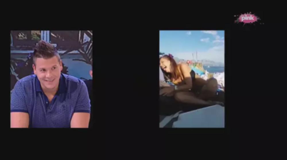 Smeškao se dok je gledao