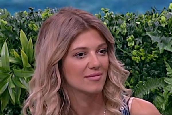 KIJA ZAPALILA MASU I PESMOM I STAJLINGOM: Obožavaoci je zasuli poklonima, nije mogla da se odbrani! (VIDEO)