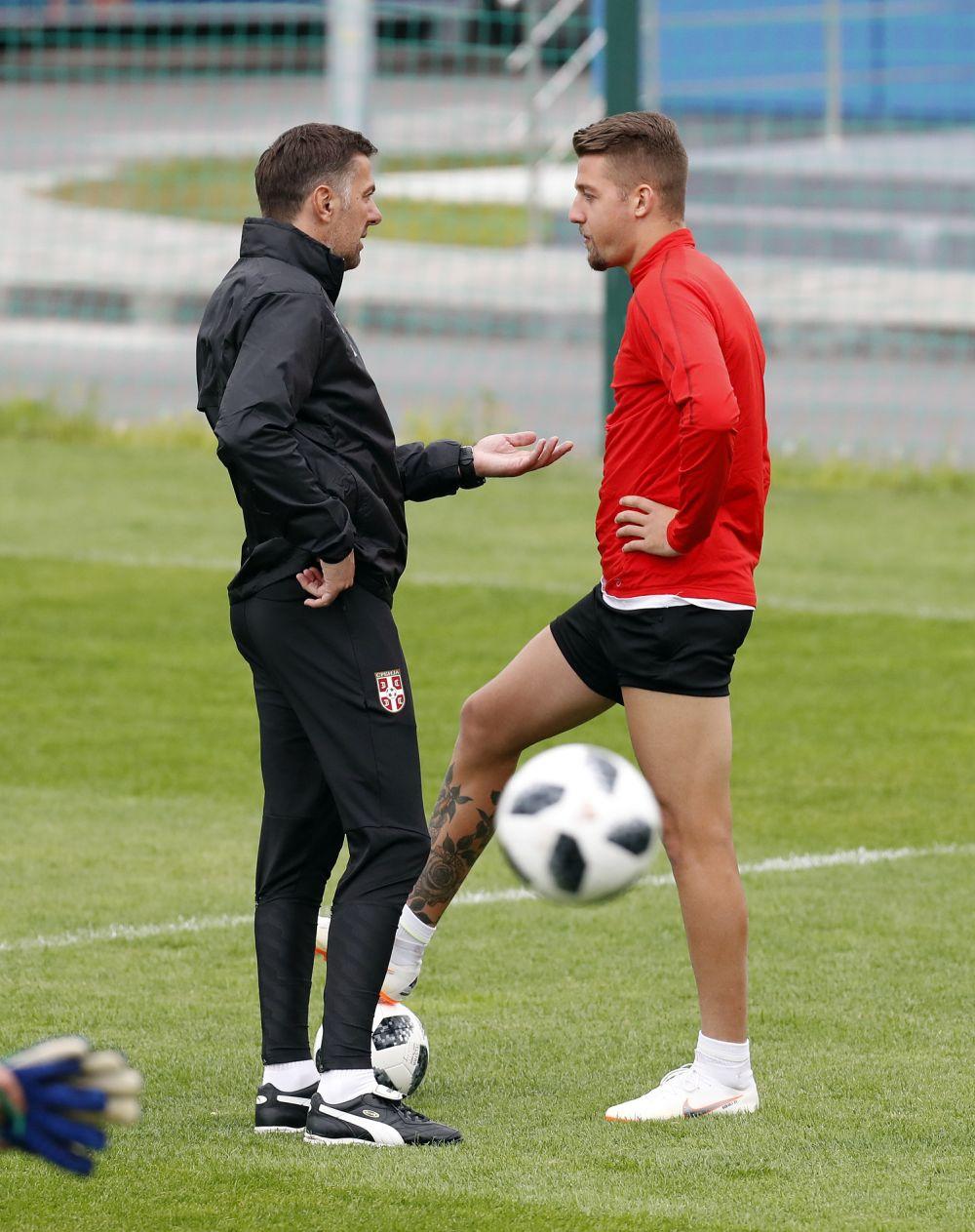 Sergej Milinković Savić u razgovoru sa selektorom Mladenom Krstajićem  