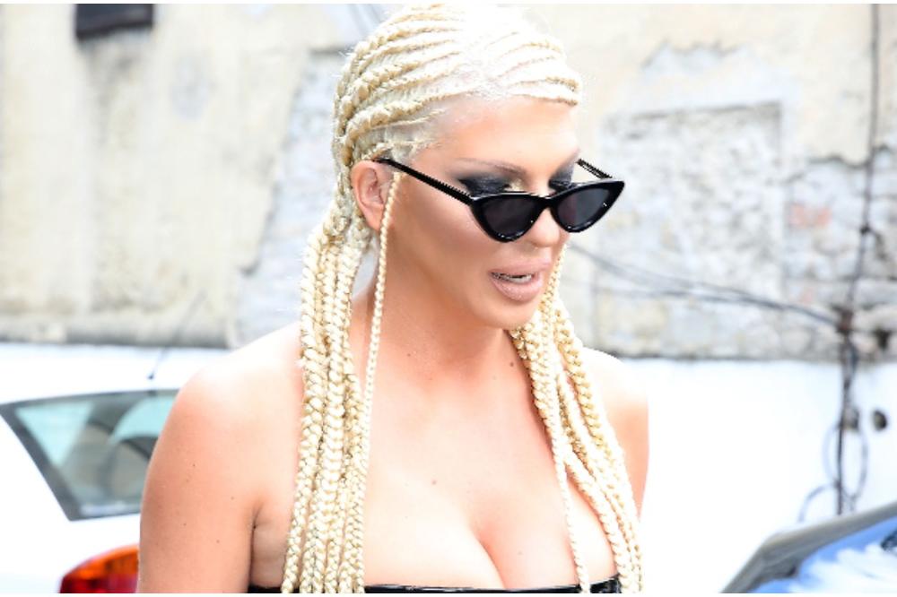 JK UPRKOS PORODIČNOJ TRAGEDIJI DOŠLA NA SNIMANJE EMISIJE: Vidno neraspoložena