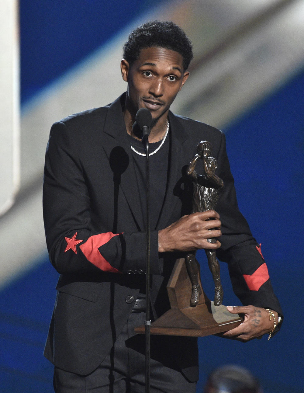 Lu Vilijams drži govort nakon osvojene nagrade