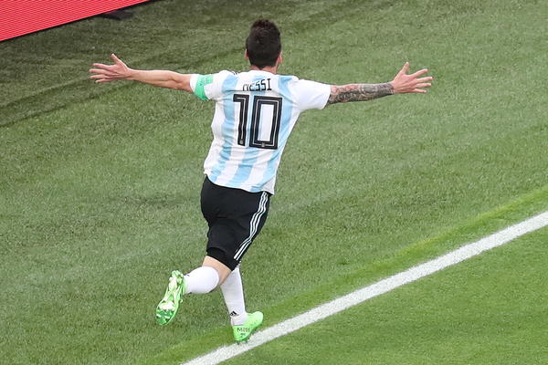 JEDAN OD NAJVEĆIH IKADA: Mesiju uručena peta Zlatna kopačka u karijeri!