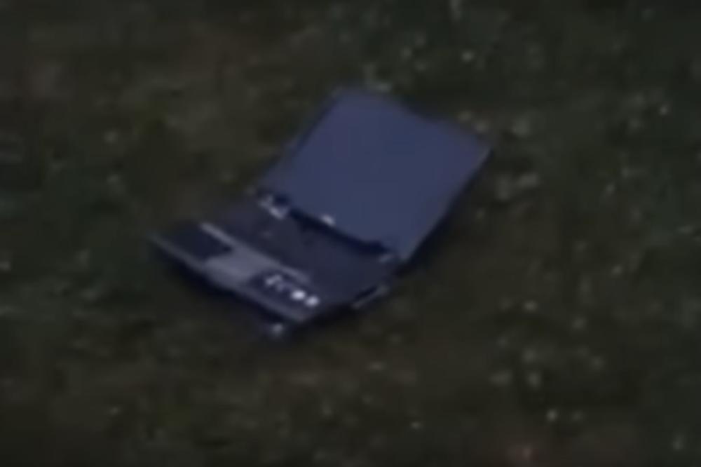 SRPSKA POSLA! Pogledajte kako Leskovčanin SEKIROM popravlja laptop! PREVRNUĆETE SE OD SMEHA (VIDEO)