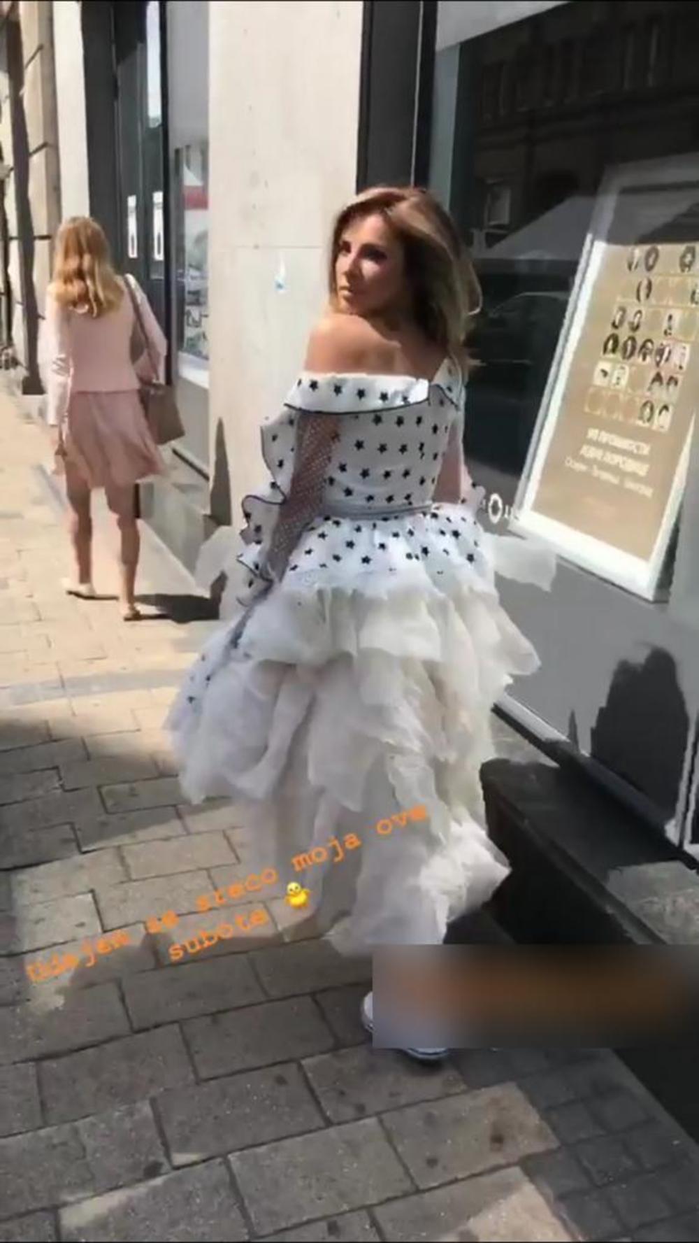 Da li će pvačica stati na ludi kamen ili je samo u pitanju neki novi spot?  