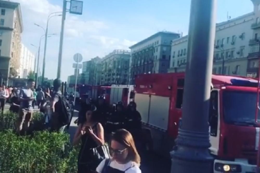POŽAR BUKTI U MOSKVI! Gori najveći šoping centar, evakuisano više od 3.000 ljudi! (FOTO) (VIDEO)