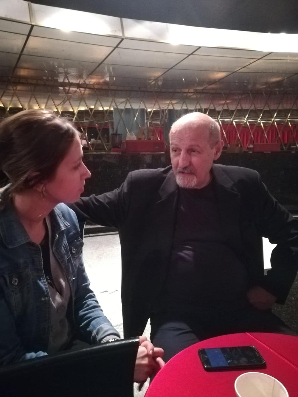 Aleksandar Đaja u u razgovoru sa novinarkom    