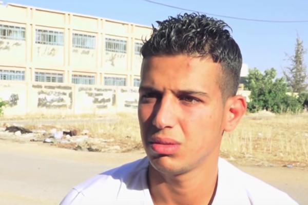 PRE SEDAM GODINA NAPISAO JE GRAFIT KOJI JE ZAPALIO SIRIJU! Danas mu je ostalo samo KAJANJE... (VIDEO)