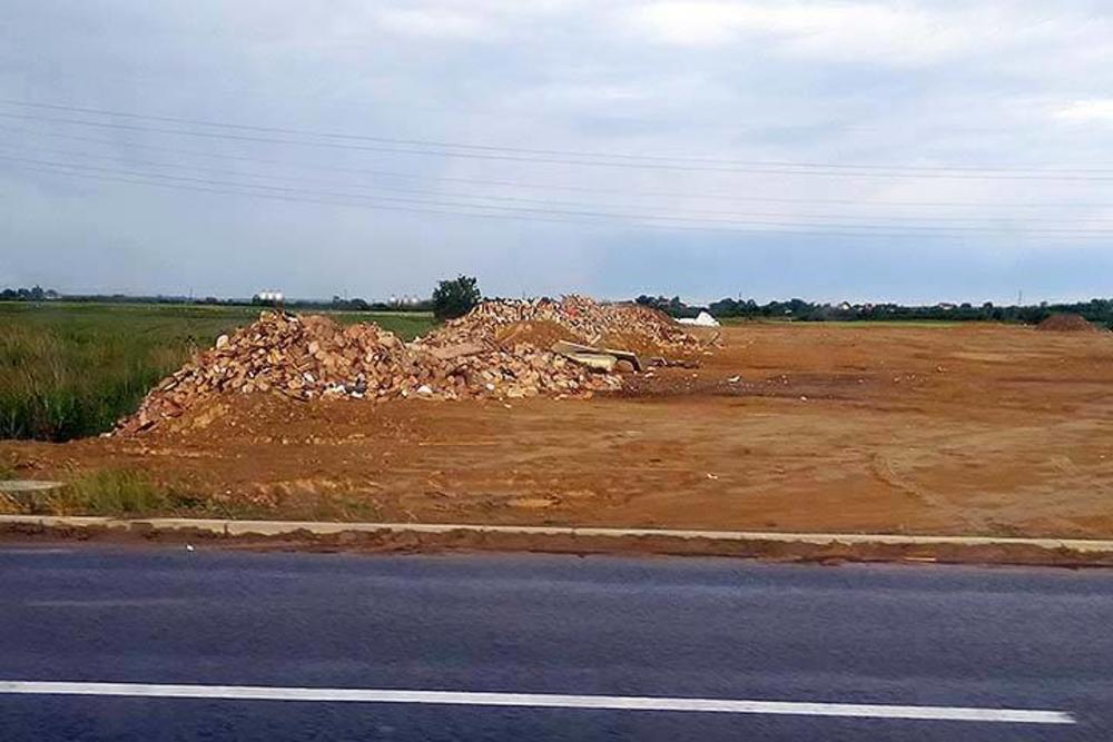 Divlja deponija u Ovči      