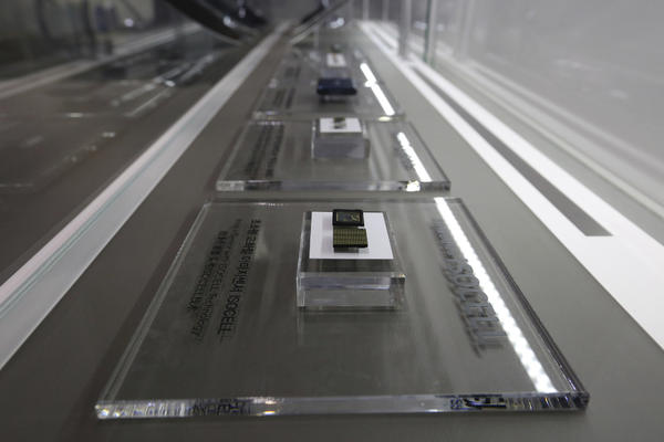 DA LI BISTE PRISTALI NA OVO? Građani evropske zemlje masovno ugrađuju ČIPOVE pod kožu, a evo za šta sve služe!