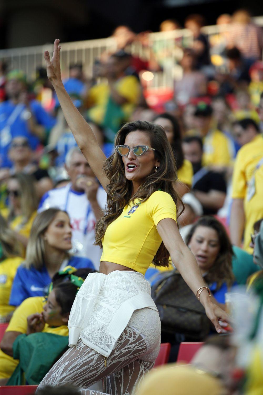 Izabel Gular se odlično zabavljala na tribinama  