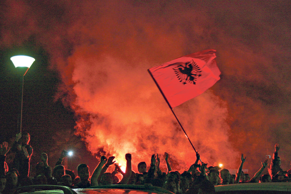 NENORMALNO: Čitulja za reprezentativce usred Albanije! (FOTO)