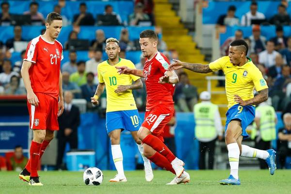 NAPAD NA REPREZENTATIVCE: Navijači kamenovali autobus sa fudbalerima državnog tima! (VIDEO)