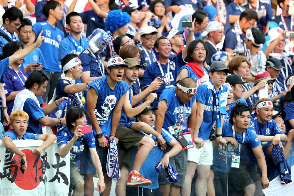 TO SE ZOVU GOSPODA! Japanski navijači očistili ceo stadion posle prolaza u osminu finala! (FOTO)