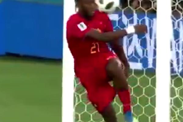 KAKAV BRAT! Batšuaji se oglasio odmah posle utakmice, njegov komentar na najsmešniji detalj Mundijala nateraće vam suze na oči! (FOTO)